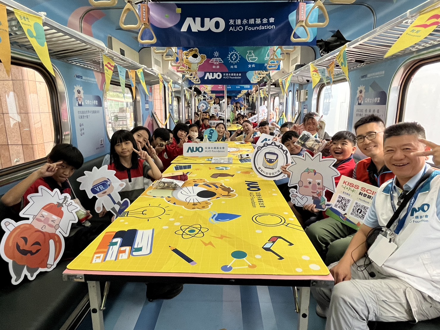 友達(dá)永續(xù)基金會參與「臺灣科普環(huán)島列車」，設(shè)計基礎(chǔ)科學(xué)車廂課程，以「淨(jìng)零碳排和永續(xù)能源」為主題，讓學(xué)生透過創(chuàng)意實(shí)驗(yàn)認(rèn)識淨(jìng)零知識，以及思考生活中的減碳行為