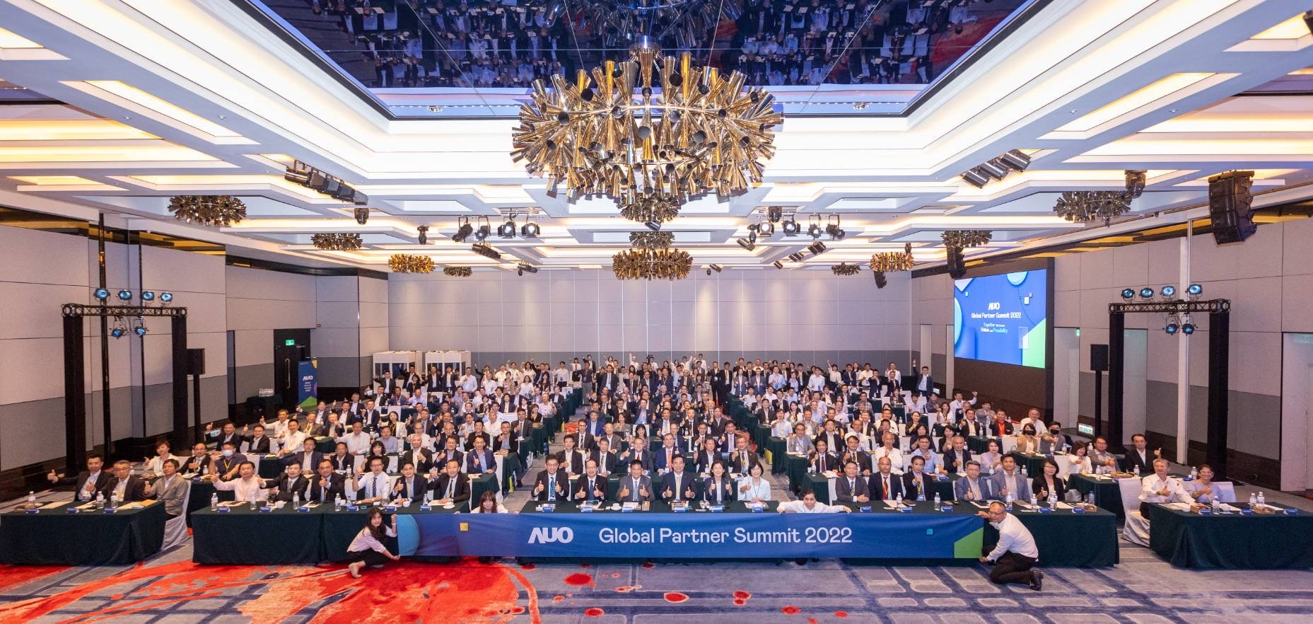 友達(dá)推動(dòng)「安心、創(chuàng)新、用心、同心、盡心」五星職旅，為菲籍員工打造全方位照護(hù)，首度贏得「人權(quán)實(shí)踐與發(fā)展領(lǐng)袖獎(jiǎng)」殊榮